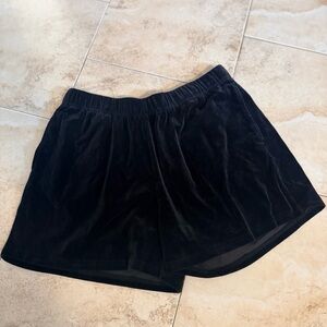 ARDENE Black Velvet Ribbed Shorts – Size Large